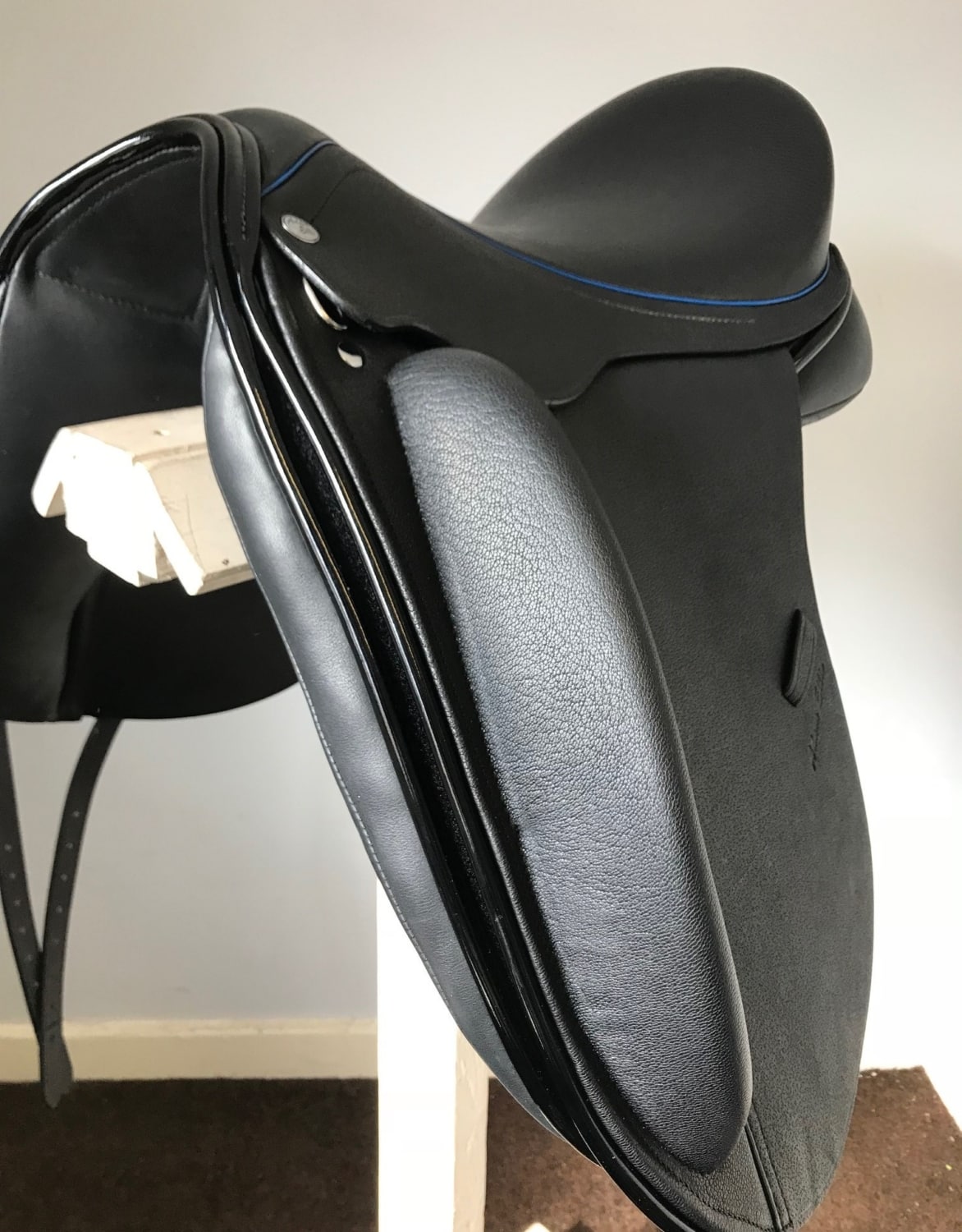 Black Patent front facing 1 UK Saddles Ltd